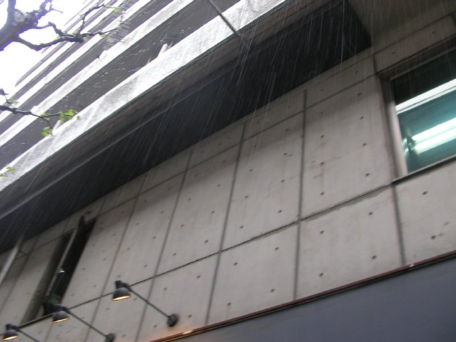 飛田東映・トビタシネマが入っている建物の上部